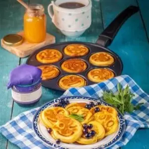 7-Slot Smiley Face Granite Pan With Wooden Handle